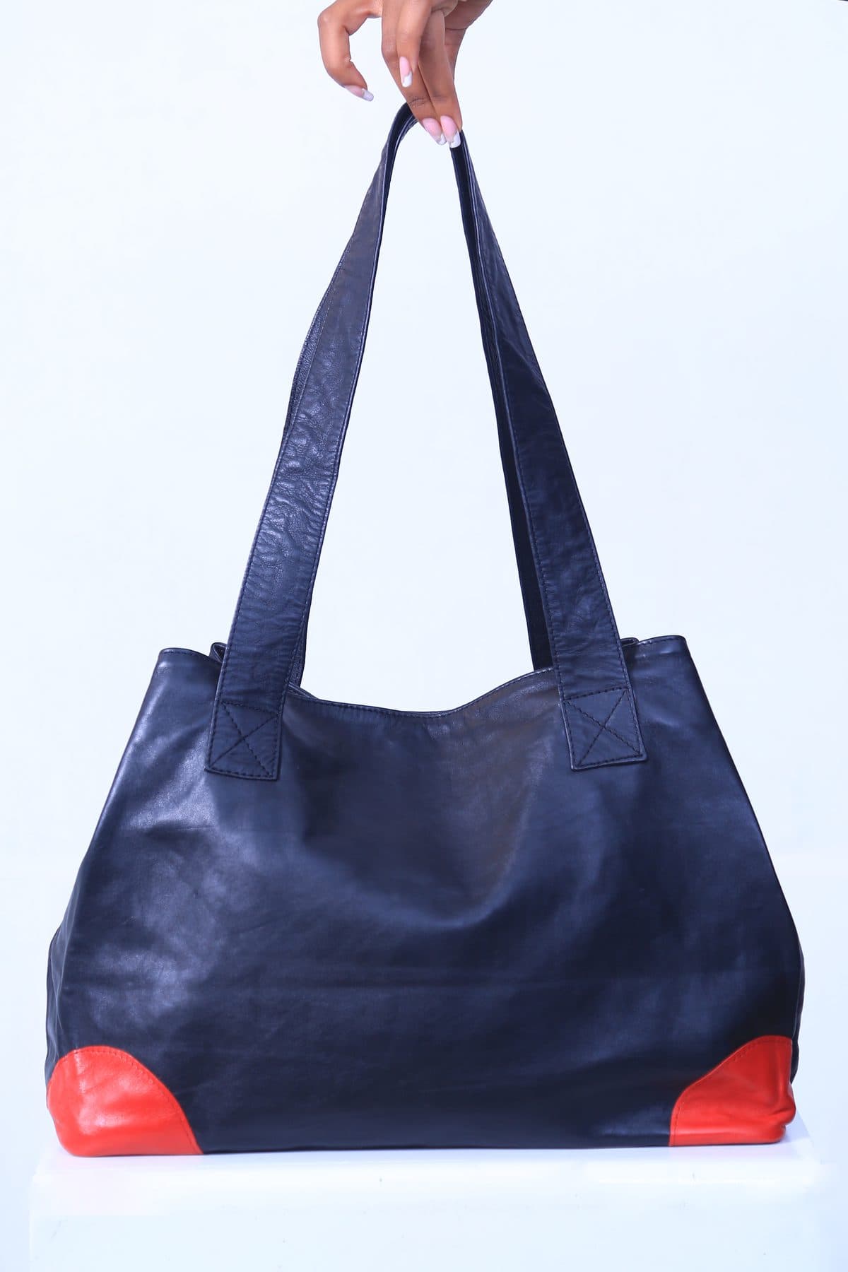 Leather travel bag